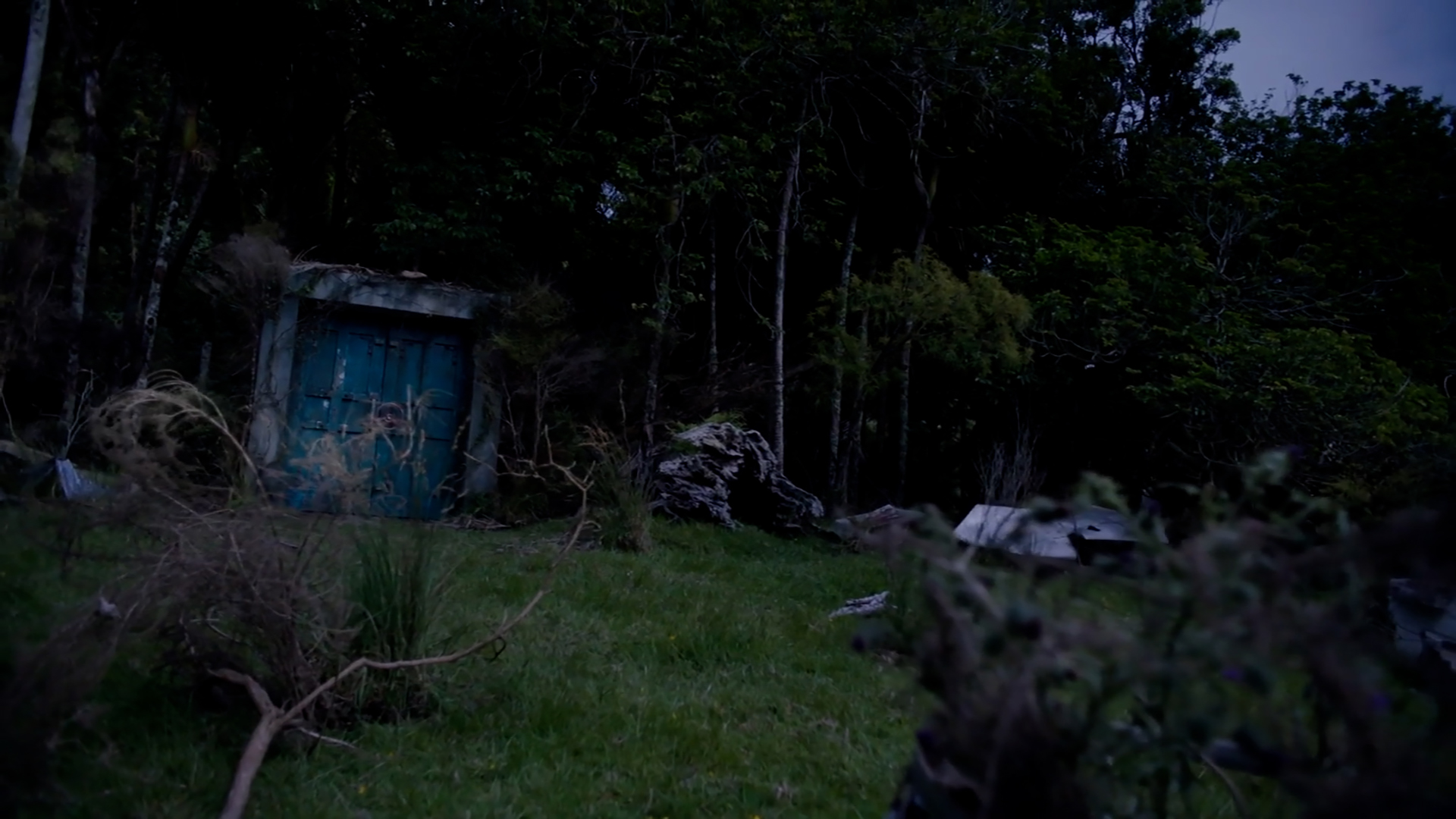 Zone 62 à la nuit tombée